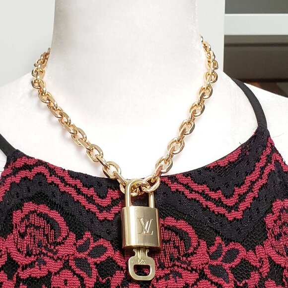 \100% Auth Louis Vuitton Lock & Key with Unbranded Gold Plated Chain Necklace - Picture 2 of 7